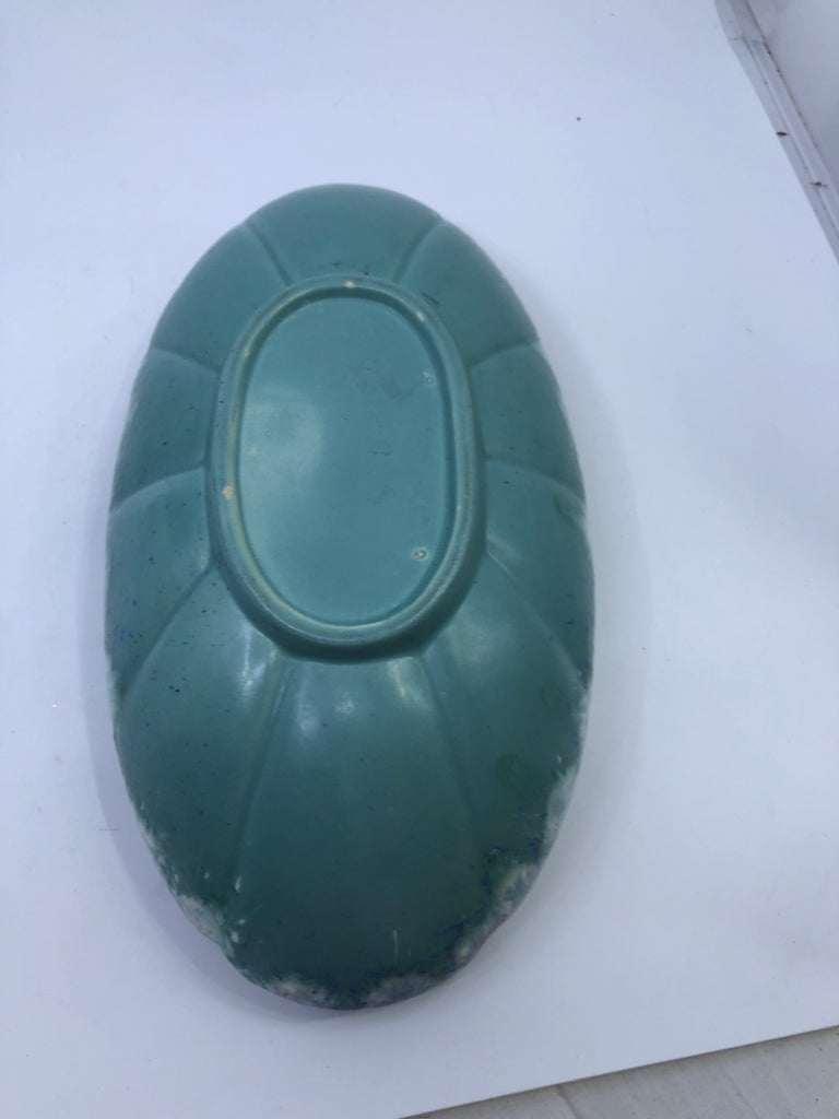 VTG OVAL TEAL PLANTER W/ WHITE DRIP.