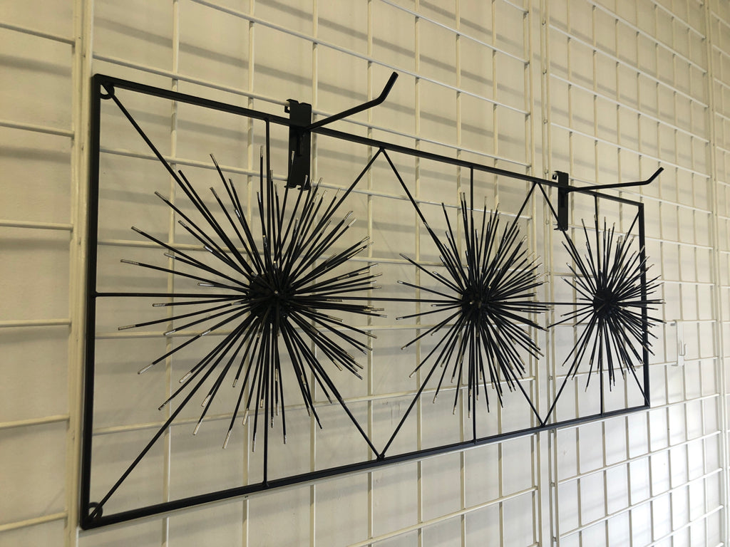 BLACK METAL 3 STACKING STARBURST WALL ART SILVER TIPS.