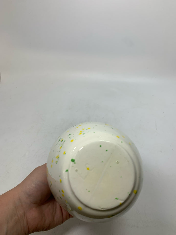 GREEN/YELLOW SPECKLED VASE.