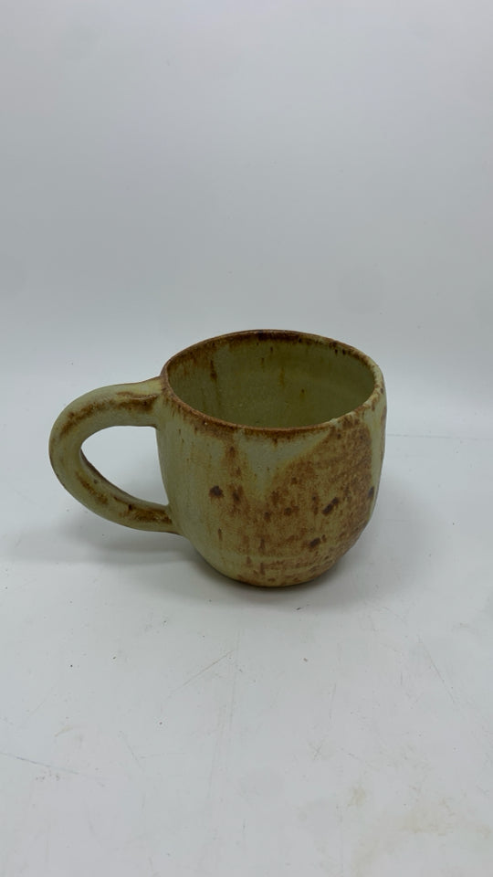 TAN POTTERY MUG.