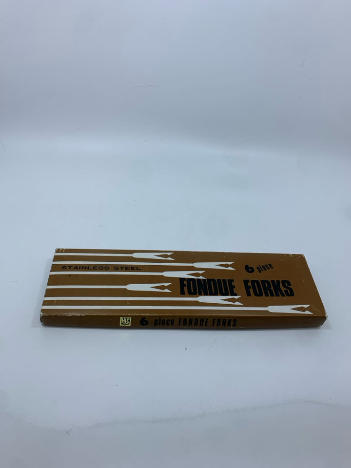 6 FONDUE FORKS IN BOX.