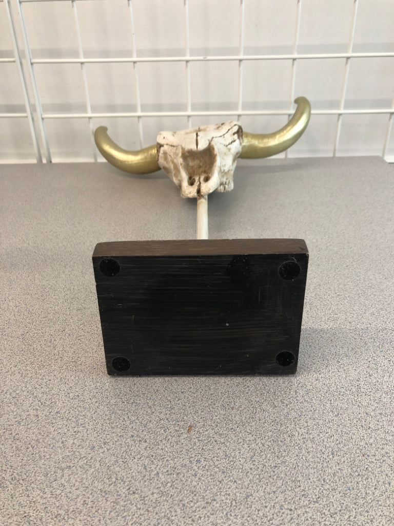 COW SKULL FIGURINE W/GOLD HORNS.