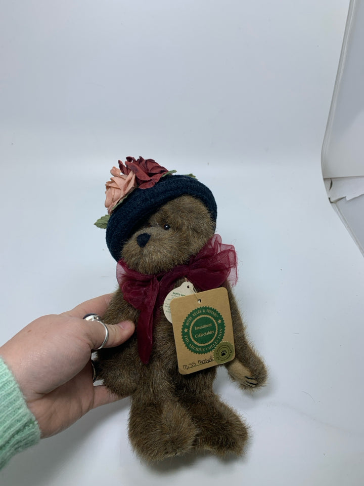 BOYDS BEAR W/ NAVY HAT W/ ROSES.