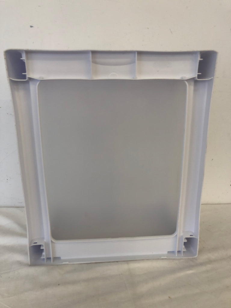 STERILITE WHITE PLASTIC ORGANIZER.