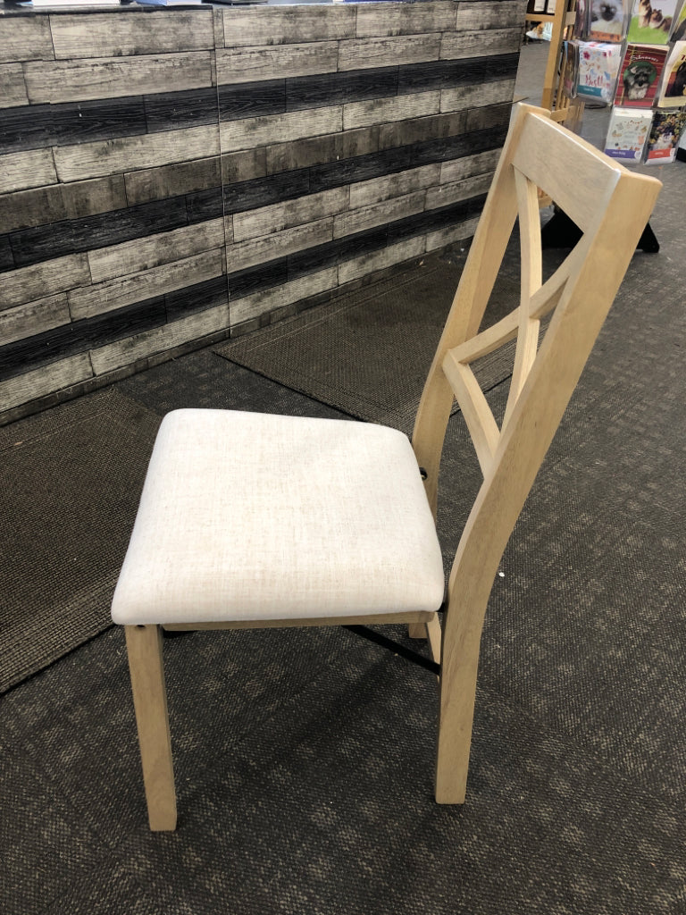 FOLDING UPHOLSTERED SEAT CHAIR.