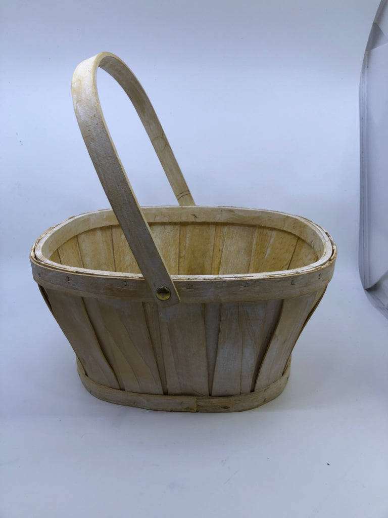 BLONDE WHITE WASHED BASKET W SWING HANDLE.