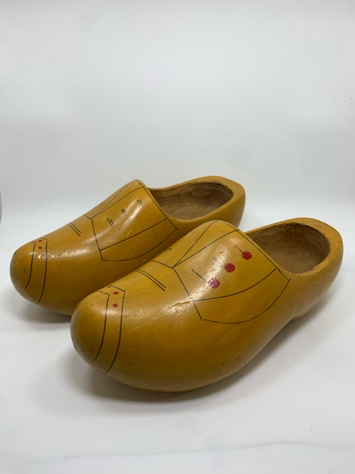 2 VTG YELLOW WOODEN CLOG DECOR.
