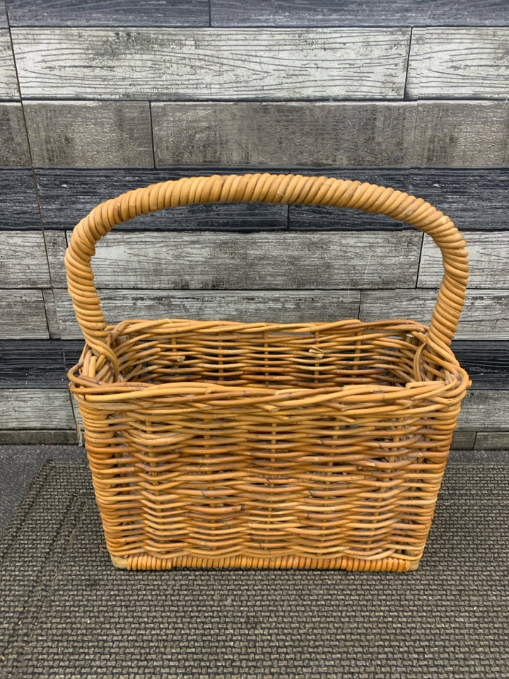 THICK WOVEN WICKER MAGAZINE HOLDER.