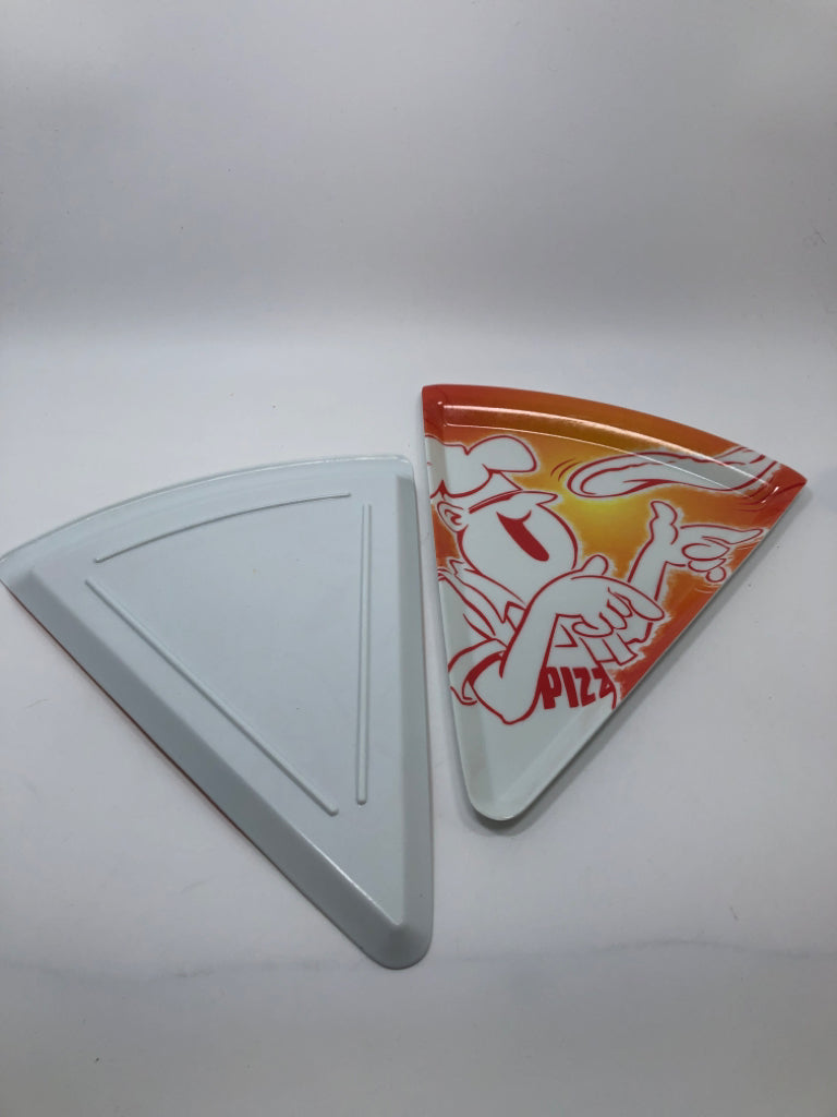 2 PLASTIC PIZZA PLATES.