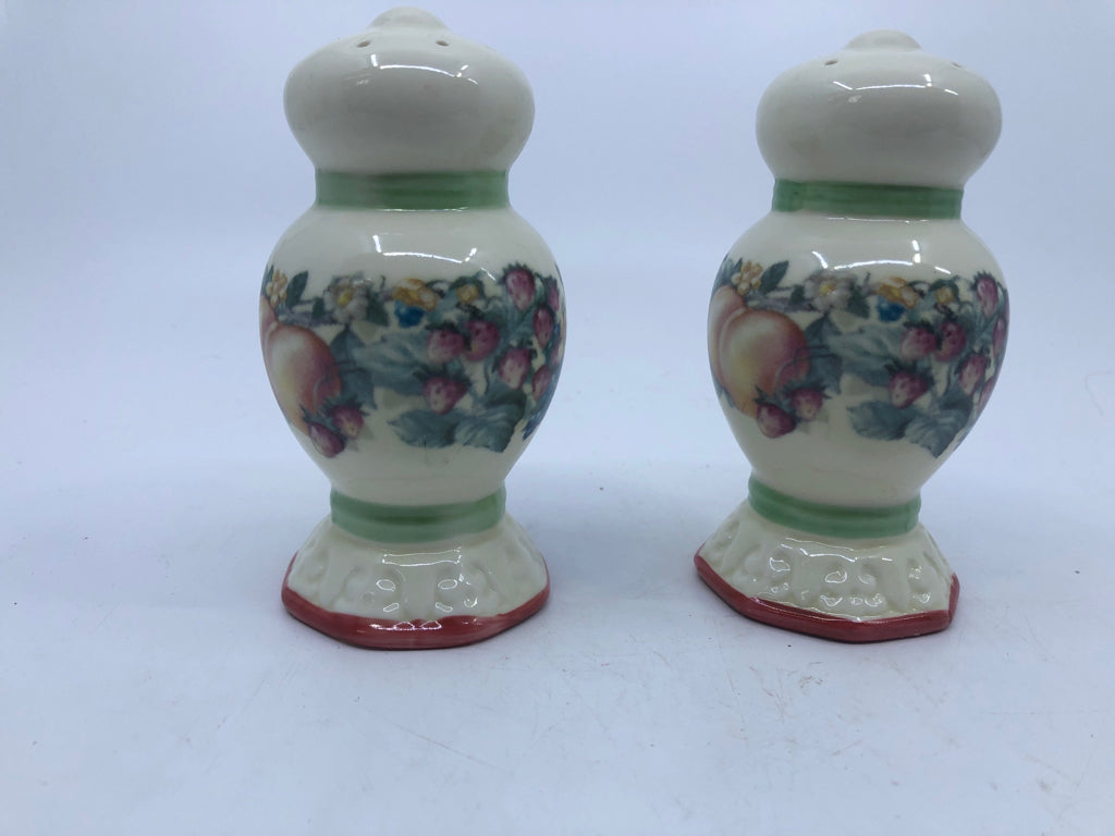 VTG SWEET COUNTRY HARVEST SALT AND PEPPER SHAKERS.