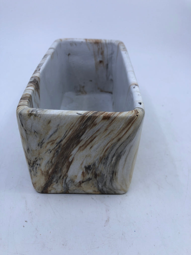 BROWN AND WHITE MARBLE STYLE PLANTER.