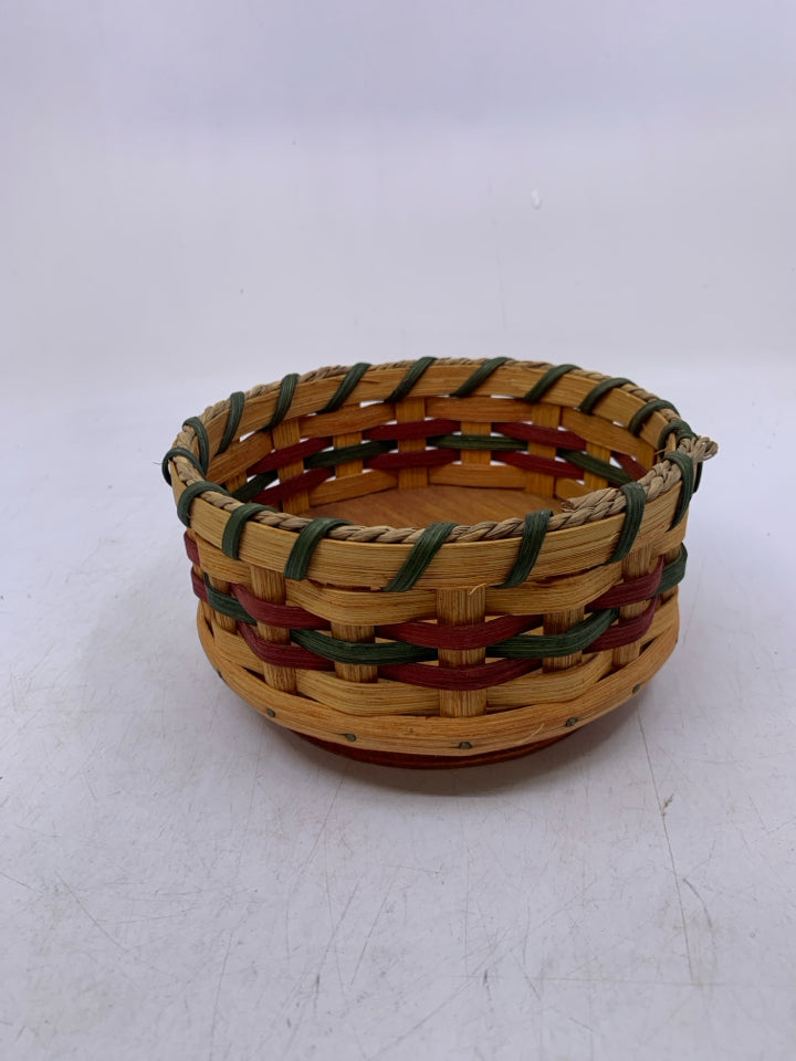 SMALL RED GREEN WOVEN LAZY SUSAN BASKET.