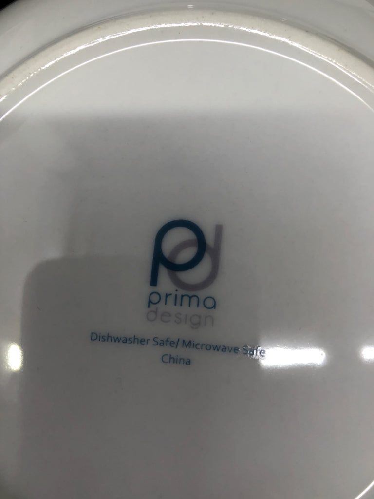 4 ASSORTED CHRISTMAS THEMED SNACK PLATES.