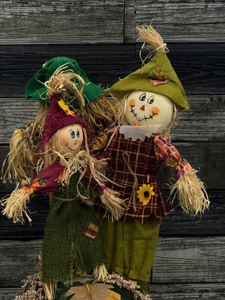 PUMPKIN AND SCARECROW STACK W/LEAVES.