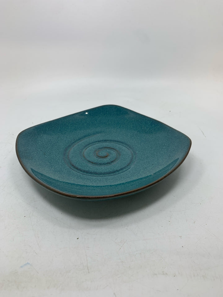 IRISH COUNTRY POTTERY SQUARE PLATE W/ SWIRL.