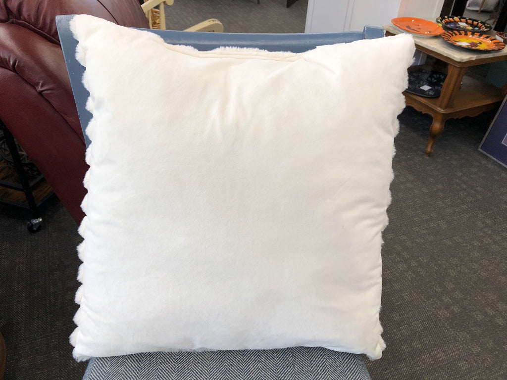 WHITE RIBBED FUZZY PILLOW.