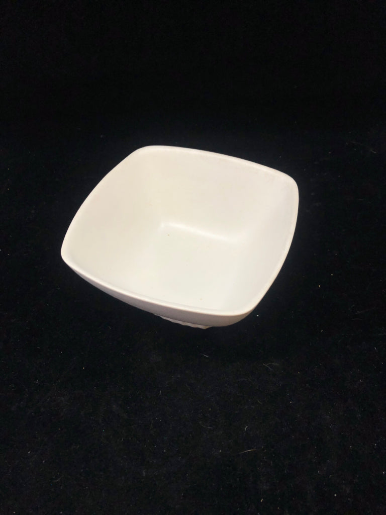 VTG CERAMIC RAISED BOWL W/LINES.
