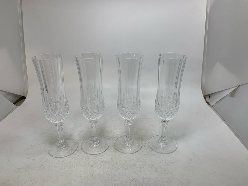 4 CRYSTAL DIAMOND PATTERN BASE CHAMPAGNE FLUTES.