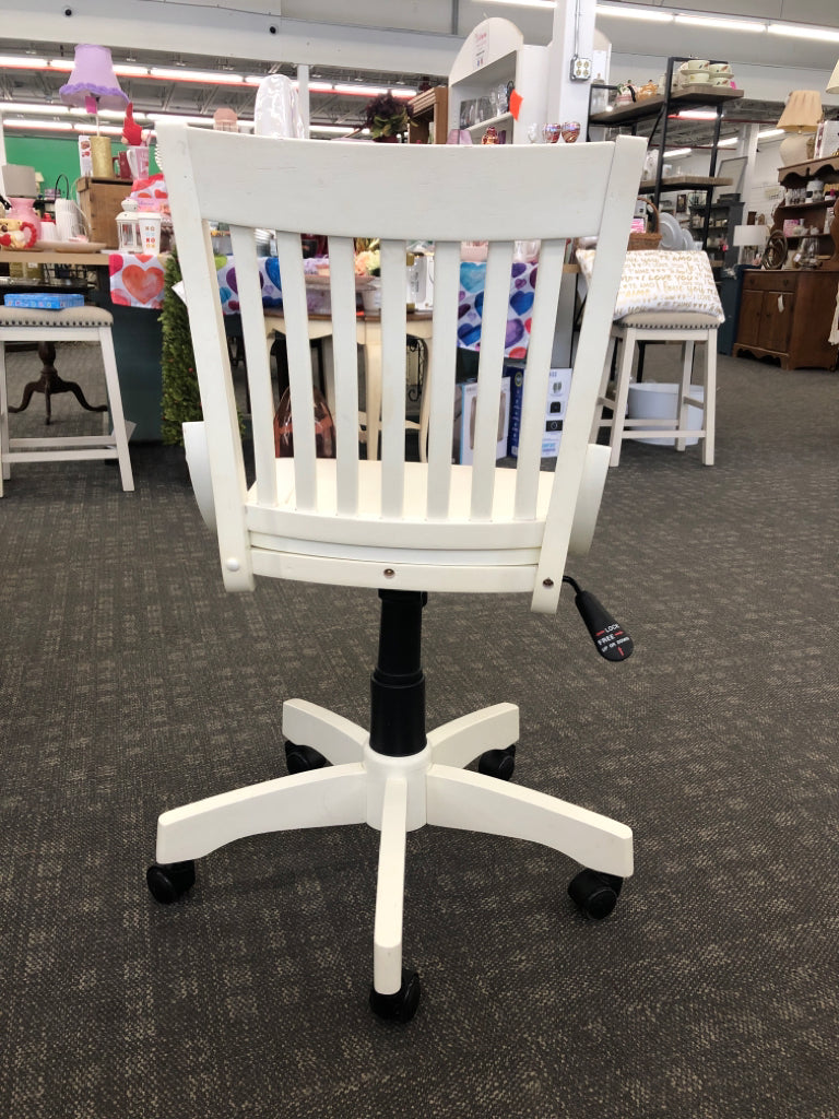 WHITE ROLLING DESK CHAIR.