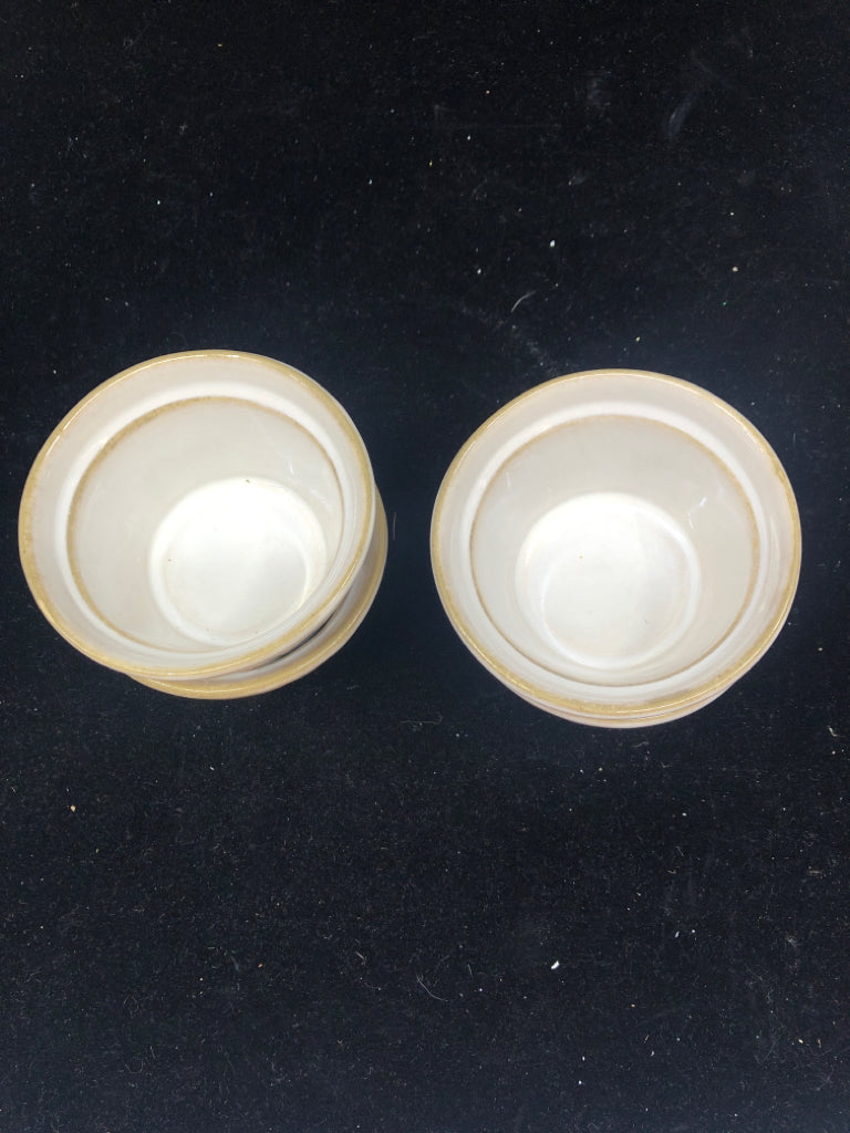 4 CREAM DISTRESSED SAUCE CUPS.