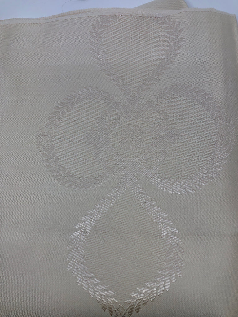 CREAM TABLE CLOTH.