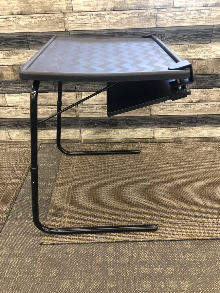 BLACK ZIGZAG DESIGN DESK W/ATTACHMENT DRAWER.