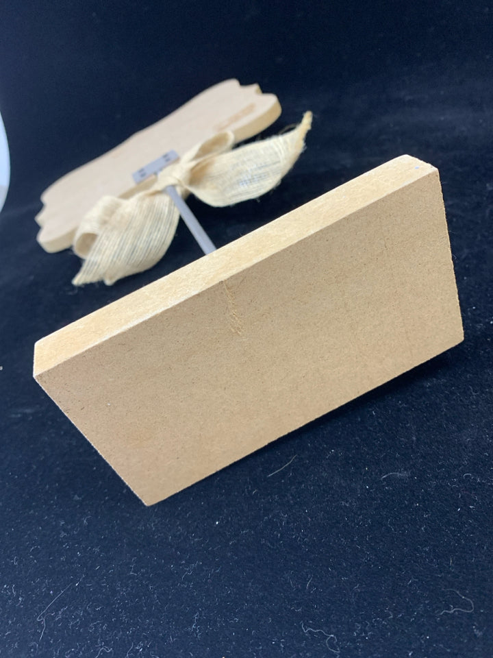 CARD & GIFT WOOD SIGN W/BURLAP BOW.