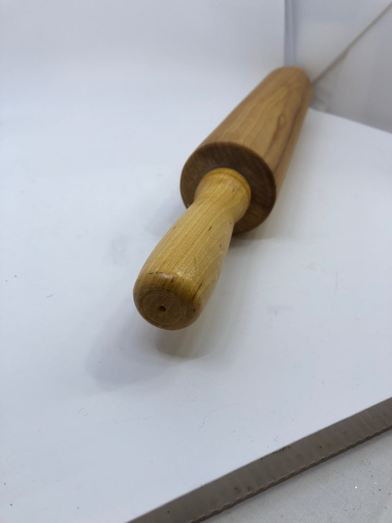 BLONDE WOOD ROLLING PIN.