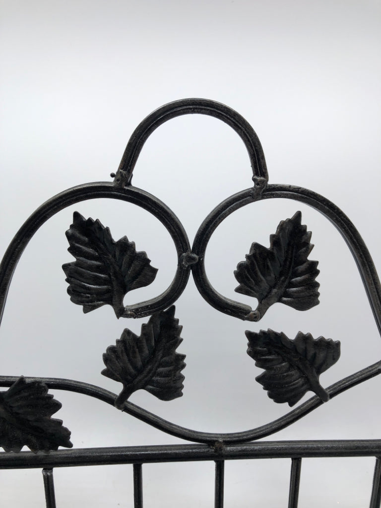 METAL W/IVY FLOWER BOX.