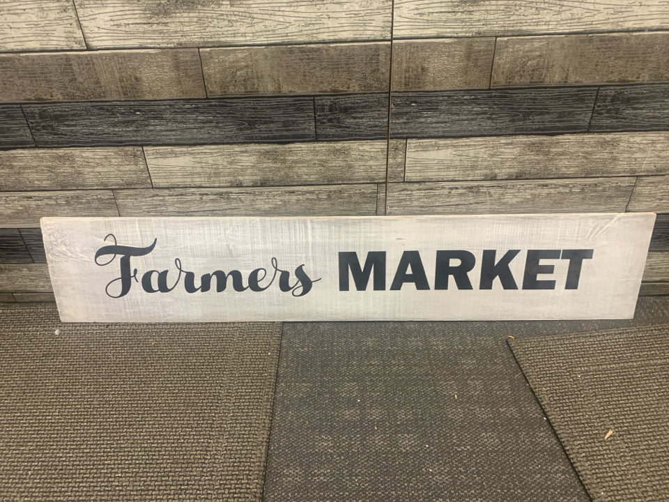 WHITE FARMERS MARKET SIGN.