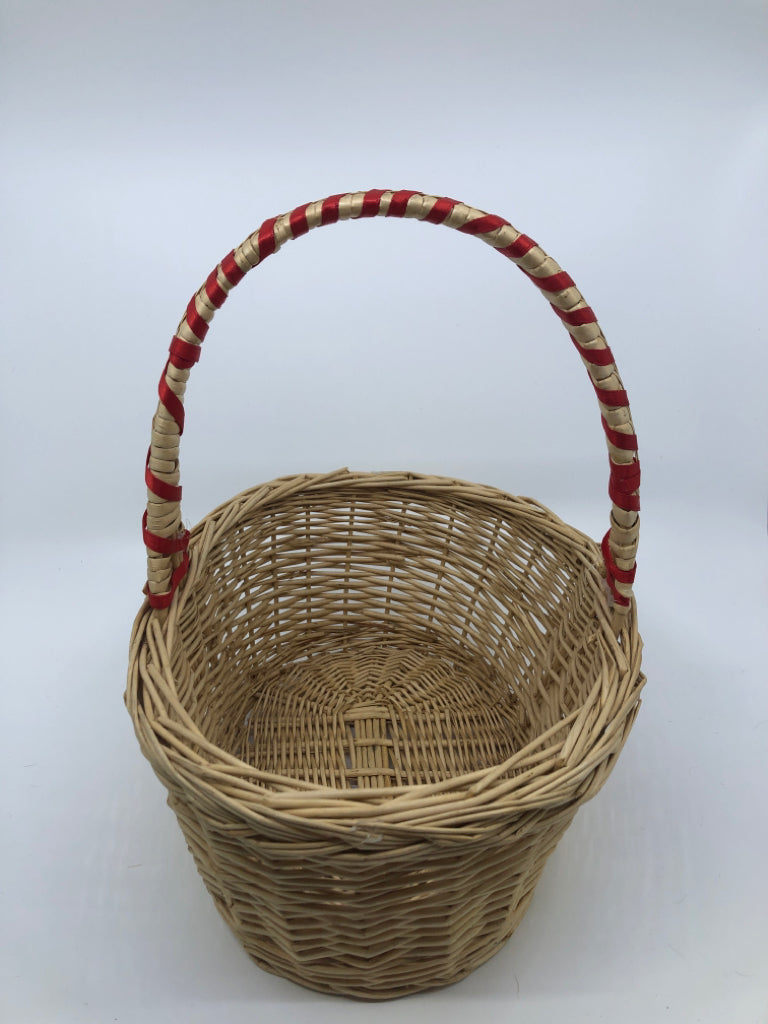 BLONDE WICKER BASKET W/HANDLE AND RED RIBBON.