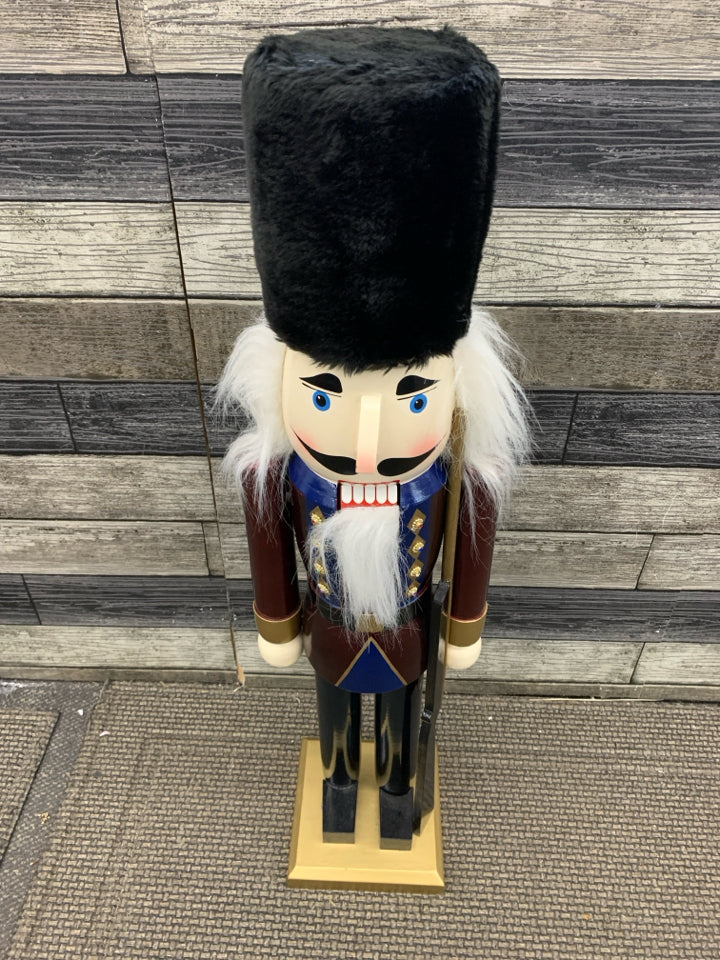 TALL WOOD NUTCRACKER.