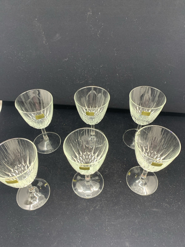 6 LUMINARC WINE GLASSES.