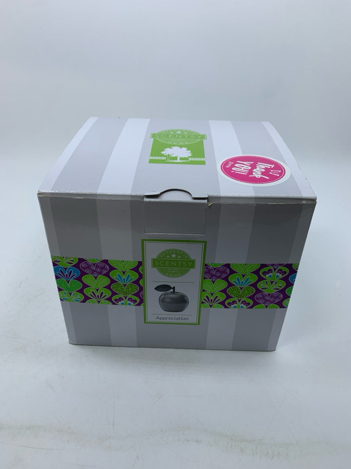 NIB CERAMIC APPLE SHAPED WAX WARMER.