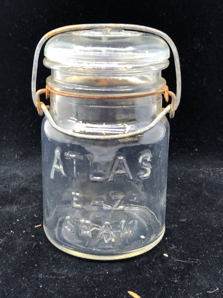 VTG ATLAS JAR W METAL BAIL.