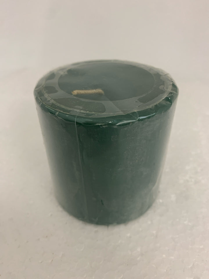 NIB GREEN LONGABERGER PILLAR CANDLE.