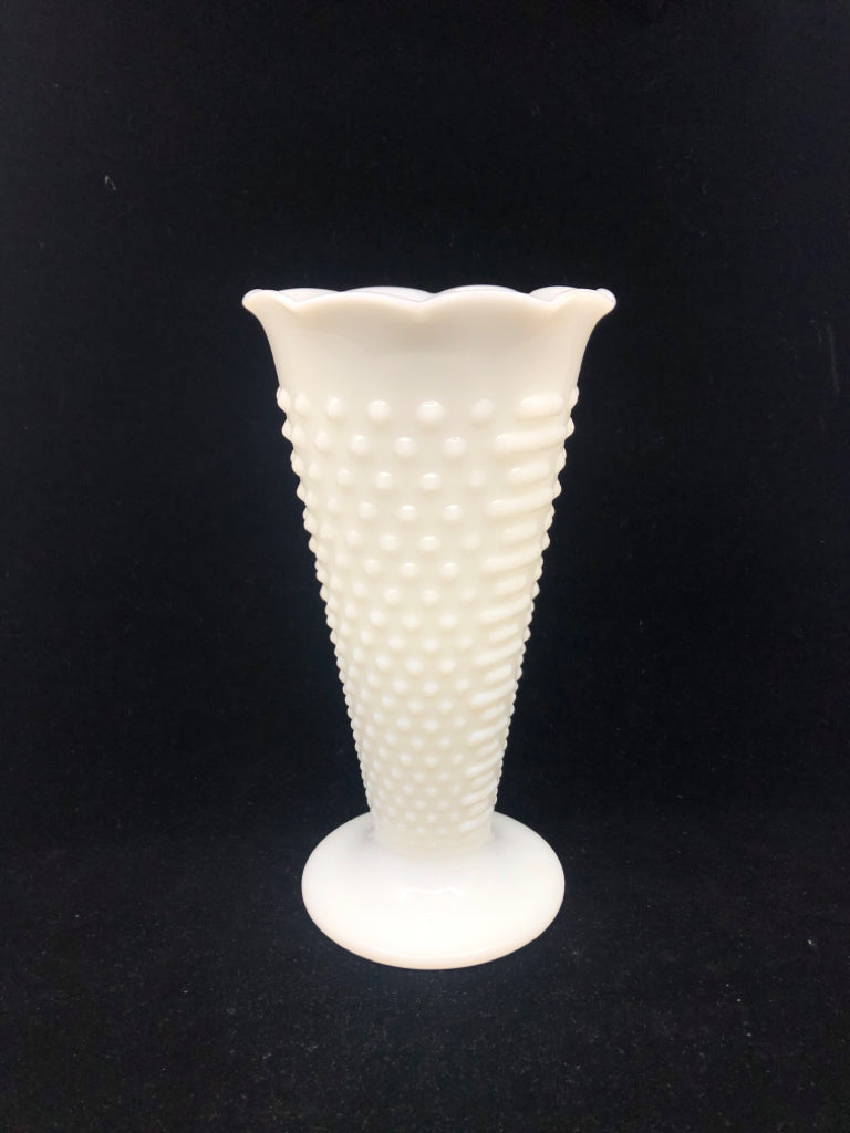 VTG MILK GLASS HOBNAIL VASE.