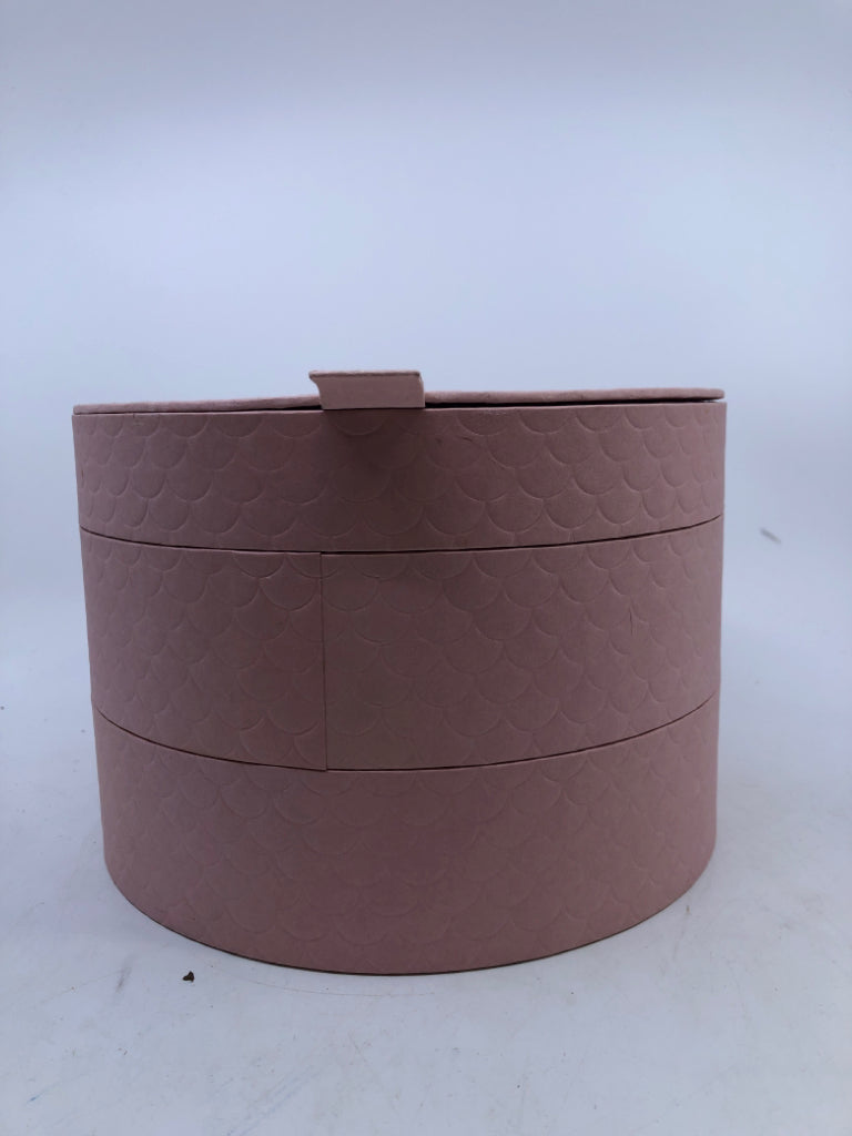 4PC PINK ROUND STACKING BOXES W LID.