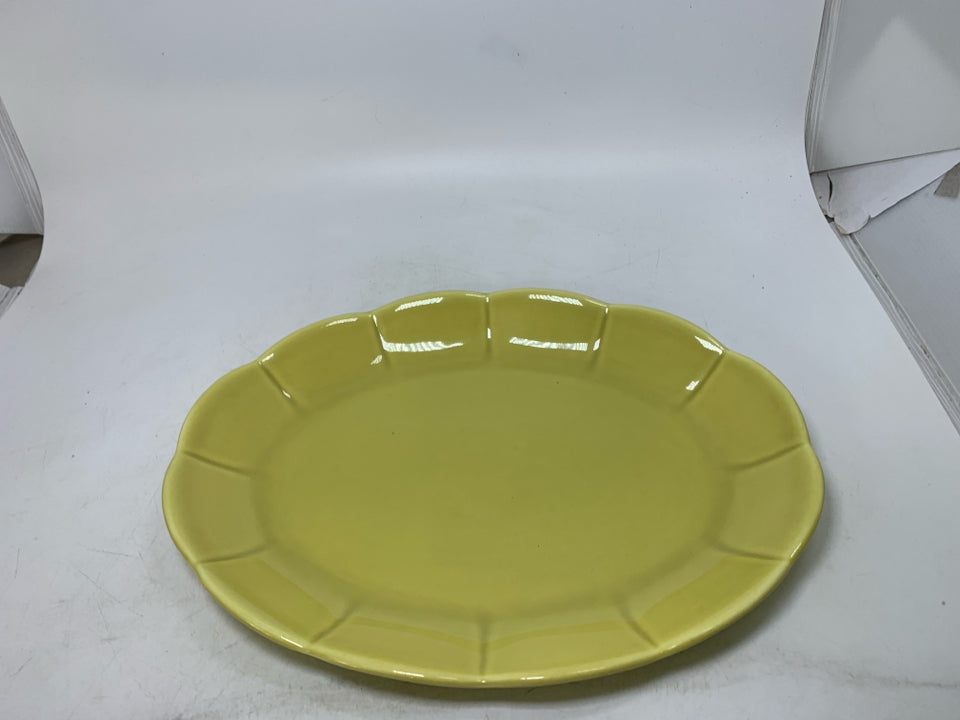 LIME GREEN OVAL PLATTER W/ SCALLOP EDGE.