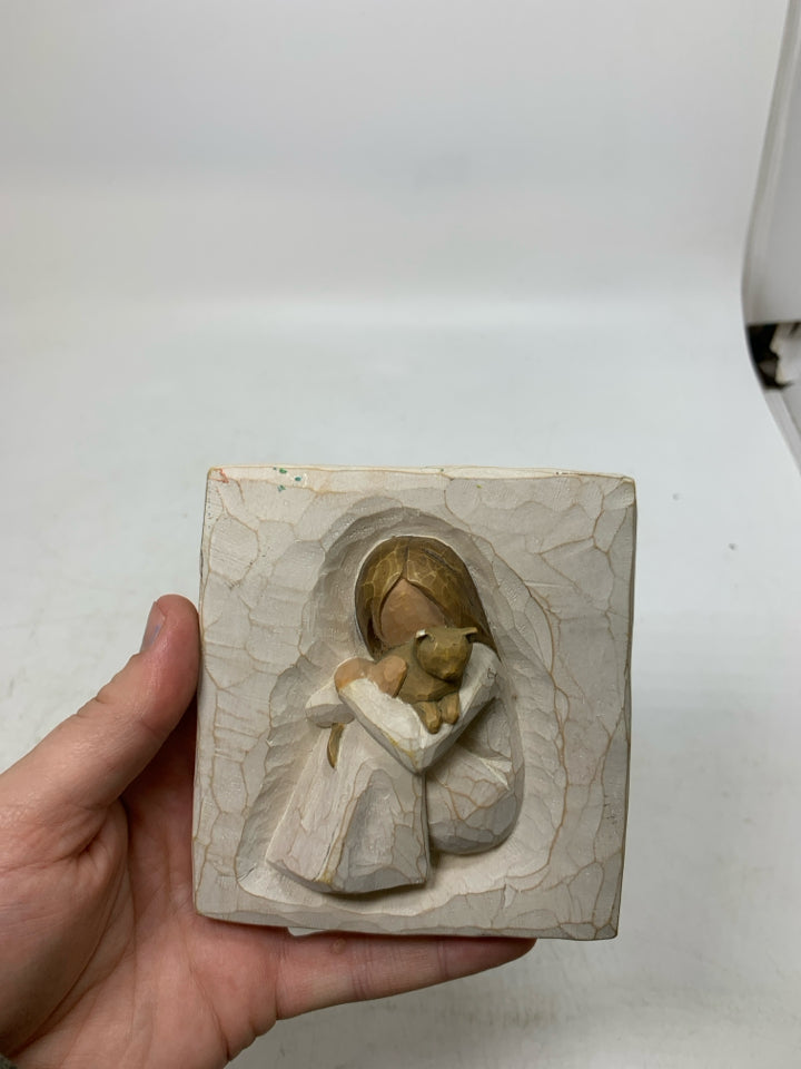 GIRL HOLDING CATE "COMFORT" PLAQUE.