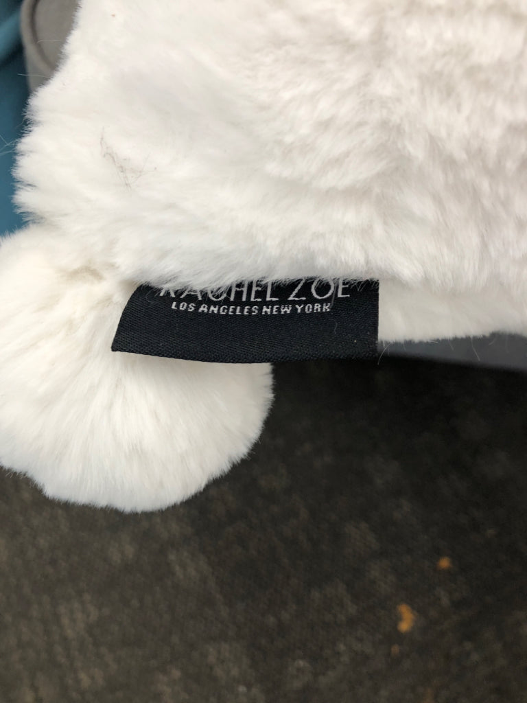 FAUX FUR WHITE PILLOW.