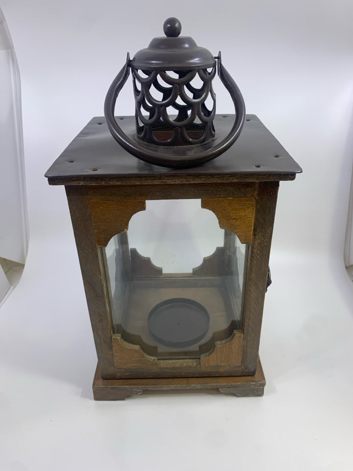 DISTRESSED LARGE LANTERN W/ METAL ROOF.