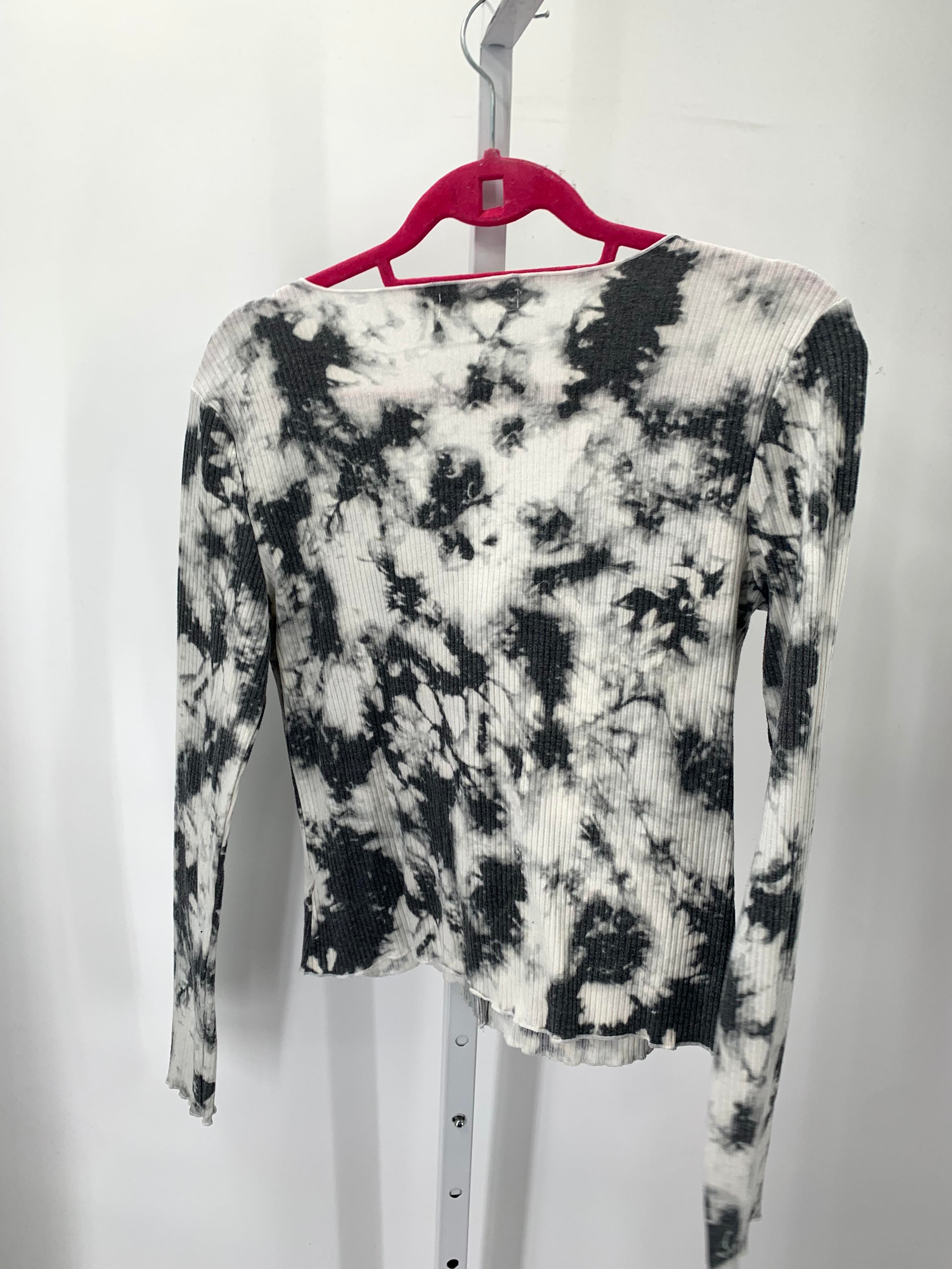 Size Medium Juniors Long Sleeve Shirt
