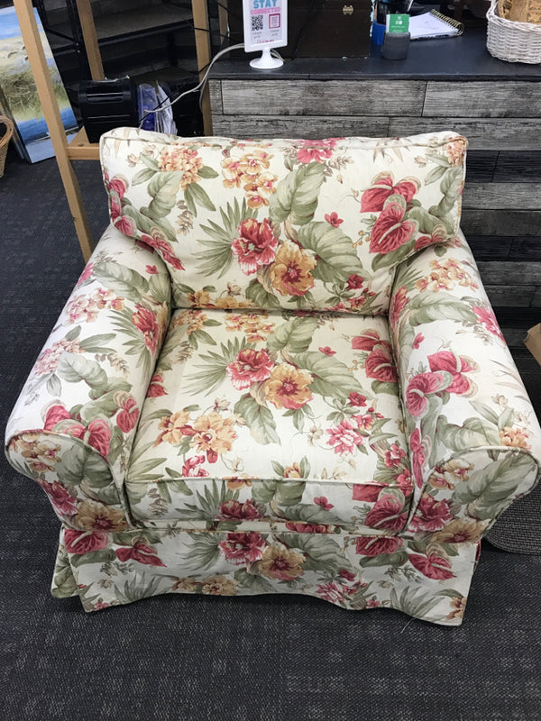 CREAM AND FLORAL UPHOLSTERED CHAIR.