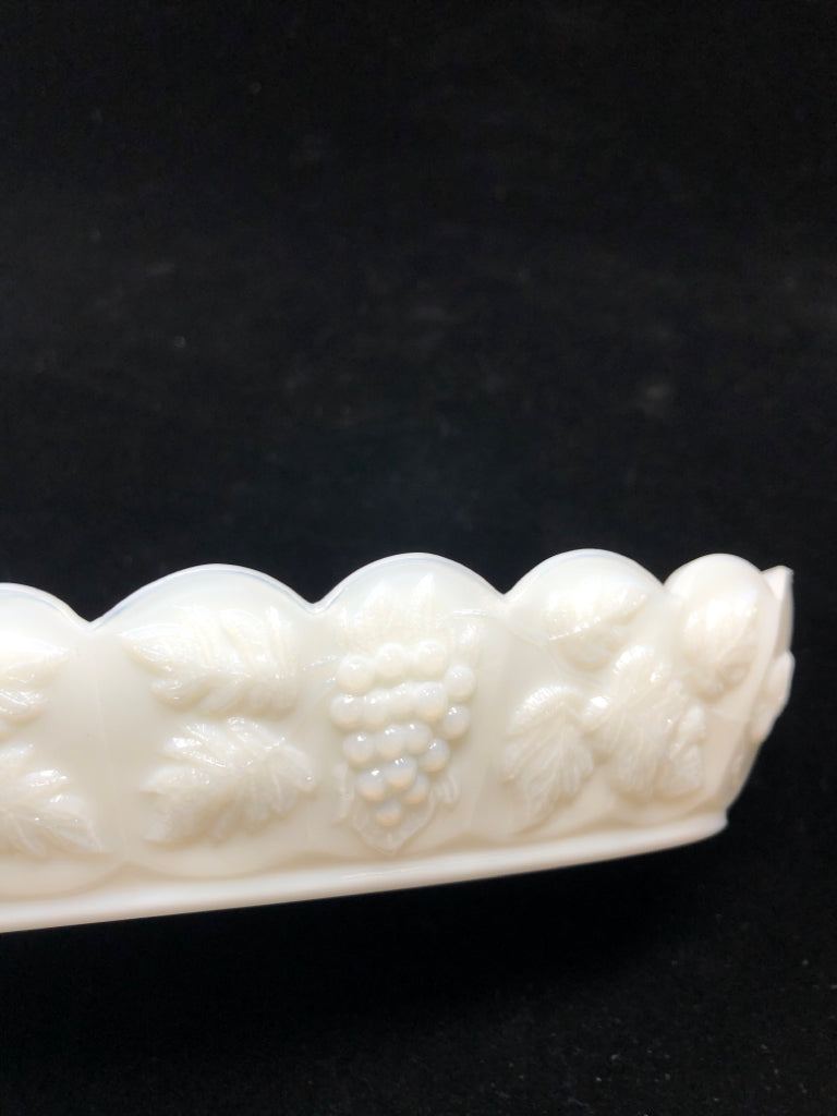 VTG SM SCALLOPED RIM MILK GLASS DISH.