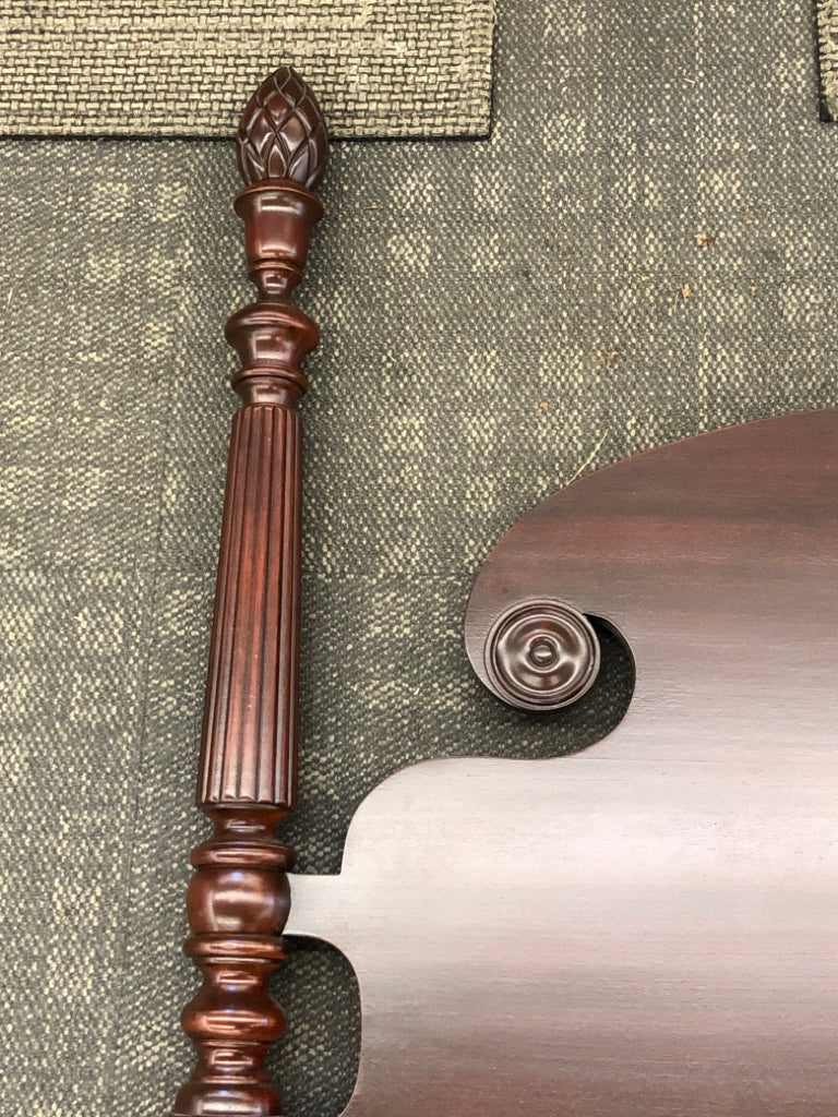 MAHOGANY FOUR POSTER FULL BED FRAME W/PINEAPPLE FINIALS.