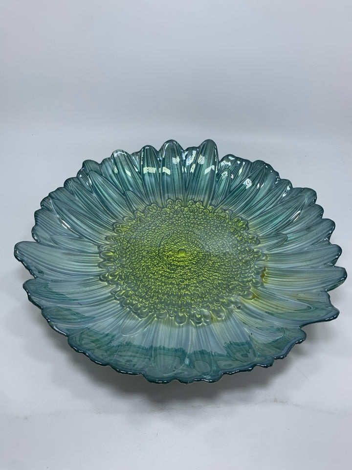 BLUE FLOWER W/YELLOW CENTERPIECE BOWL.
