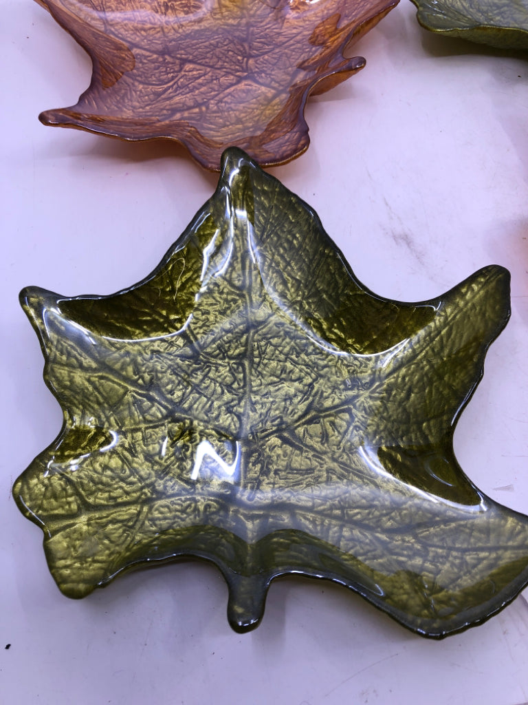 4 GREEN AND YELLOW LEAF BOWLS.