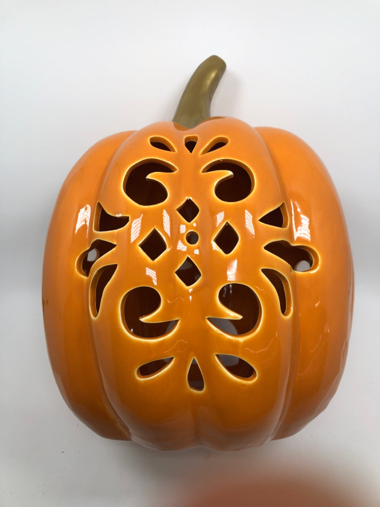 CERAMIC PUMPKIN TEA LIGHT CANDLE LANTERN.