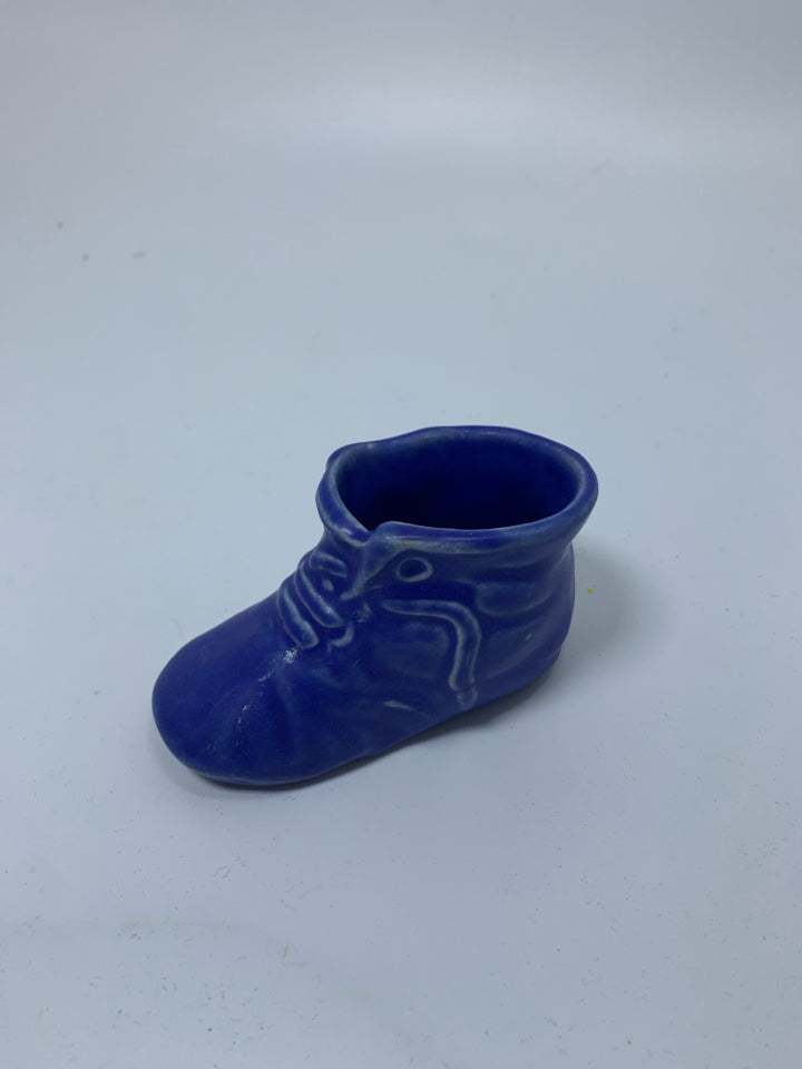 VTG DARK BLUE POTTERY BABY SHOE.